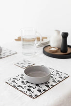Load image into Gallery viewer, MY HYGGE HOME- PLACEMATS- BLOOMING BEAUTY SET 4

