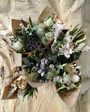 Load image into Gallery viewer, PIKALOO- MINI DRIED BOUQUET- ASSTD COLOURS- 13cm

